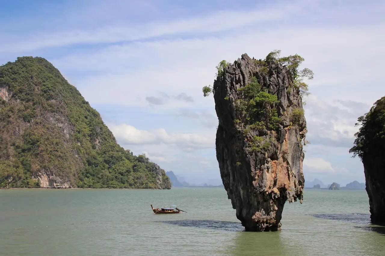Chart of the Andaman Sea with island groups around Phuket